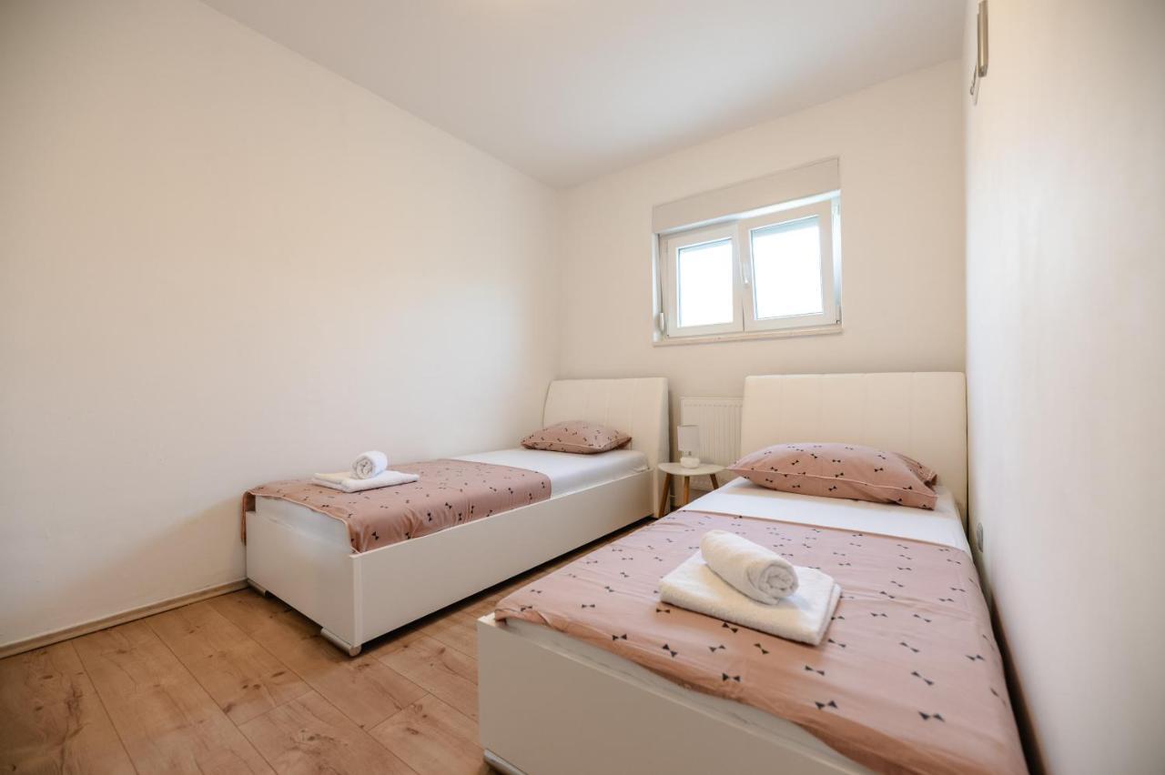 Apartments M Kožino エクステリア 写真