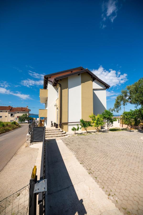 Apartments M Kožino エクステリア 写真
